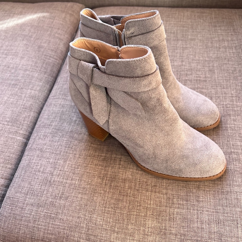 Elegant Light Gray Ankle Booties